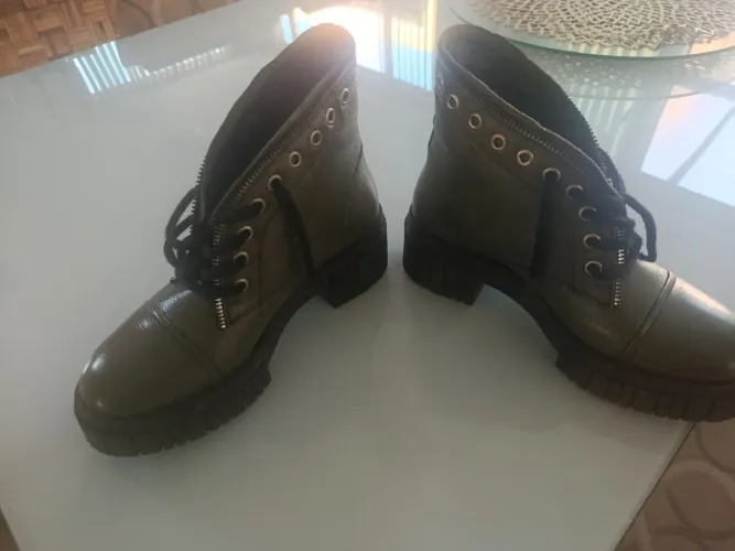 Bota coturno Couro