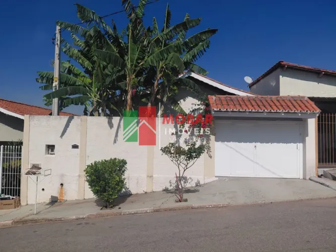 Casa Térrea à Venda no Planalto em Vinhedo 3 Quartos, Piscina e Energia Solar
