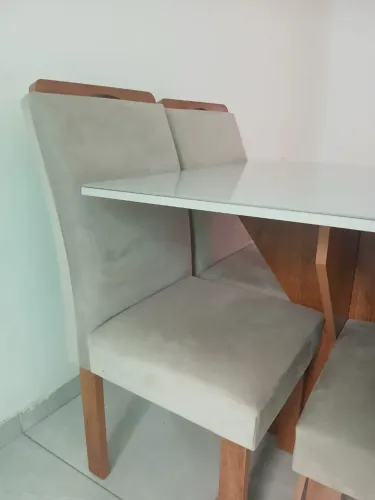 Vendo mesa com as 4 cadeiras
