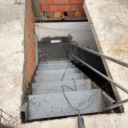 Escadas metálicas