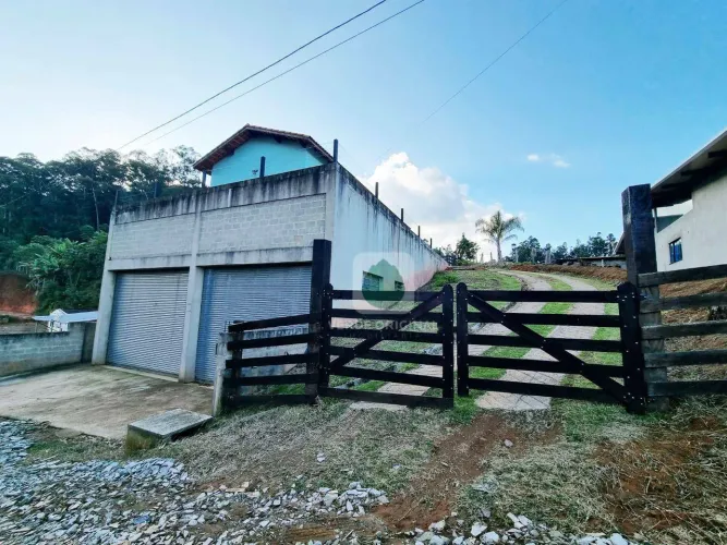 Casa nova com 3 dormitórios e galpão comercial à venda, 316 m² por R$ 900.000 - Goncalves
