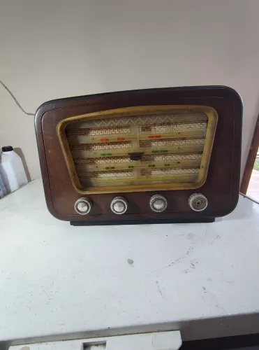 Rádio antigo Semp para decoração