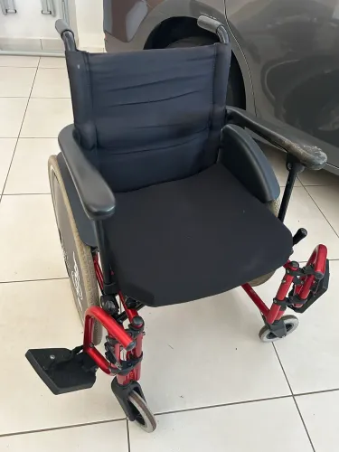 Cadeira de Rodas Agile Semi nova
