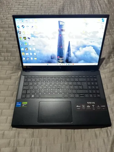 Acer Nitro V15 i5 13th 1tb SSD + 16GB RAM