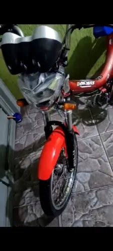 Vendo essa mobilete está com motor travado desisti  do projeto  quero 2500  dinheiro  