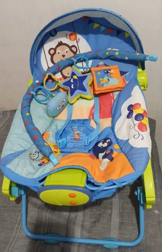 Cadeirinha vibratória com música