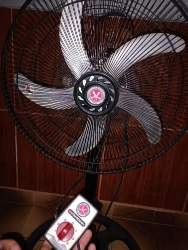 Vendo um ventilador 45cm da BOLÍVIA.