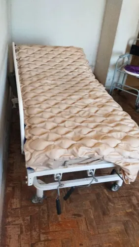 cama hospitalar 3 manivelas sommier steel