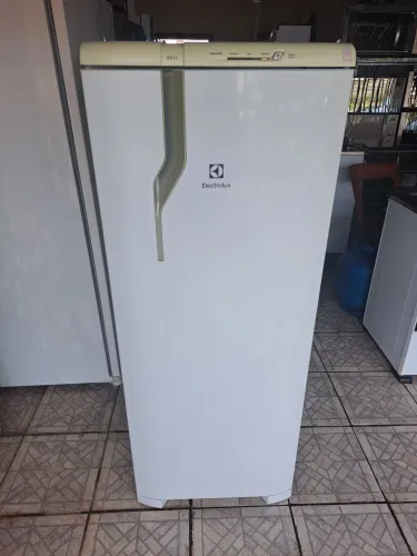Geladeira Electrolux RE31 220 volts + entrega grátis em Sorocaba.