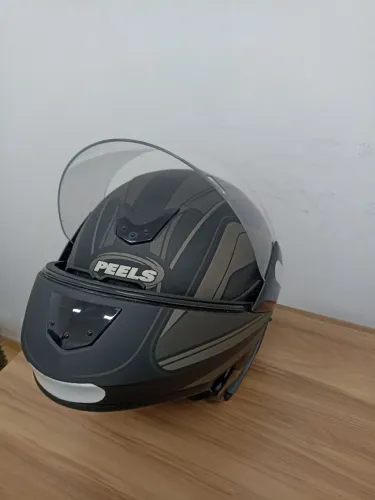 Vendo capacete articulado usado poucas vezes