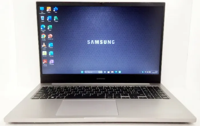 Vendo Notebook Samsung Book NP550XCJ - Intel 10ª Geração com SSD - Win 11 e Pacote Office