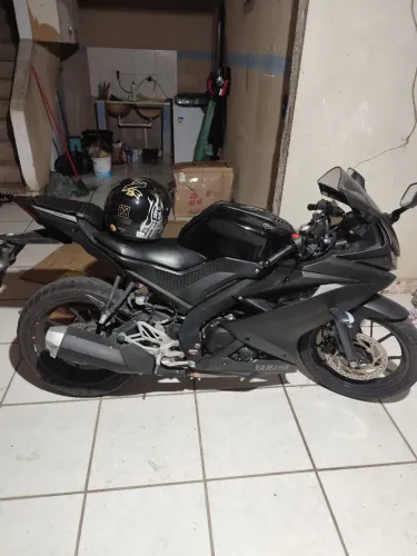 YAMAHA R15