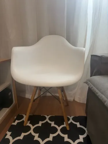 Cadeira Charles Eames