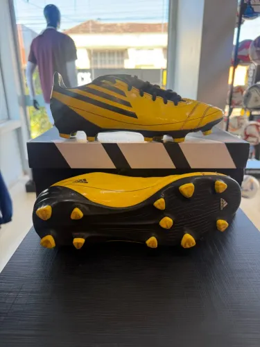 Chuteira Adidas f50