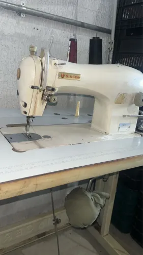 Máquina de Costura Reta