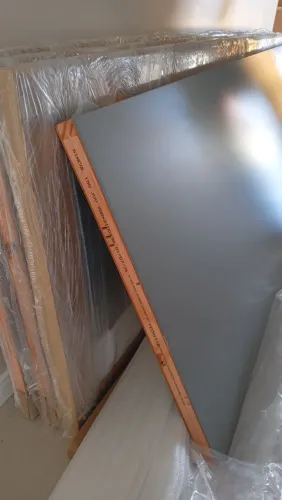 Vendo folha de portas na cor cinza