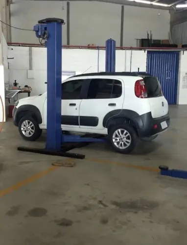 Vende-se Elevacar 4 toneladas