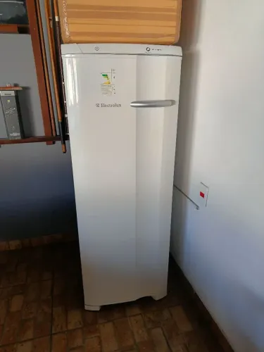 Freezer Eletrolux (PRECISA TROCAR MOTOR)