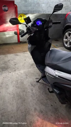Moto em excelente estado de conservação pneus novos e transmissão Cvt nova