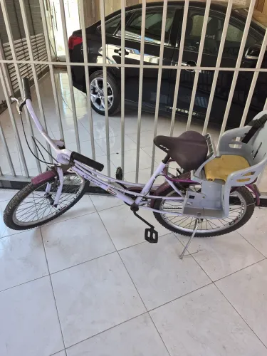 Bicicleta aro 20 com cadeirinha para criança