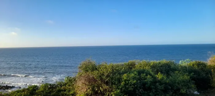 TERRENO A VENDA DE FRENTE PRO MAR NO PACHECO 