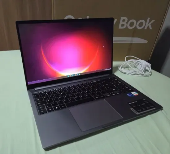 Samsung Galaxy Book 4 - Core i5, 8GB Ram, 1.2TB SSD