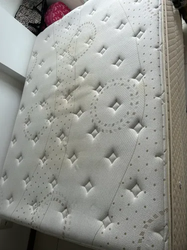 Cama de casal (box e colchão)