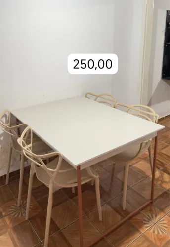 Mesa 4 cadeiras