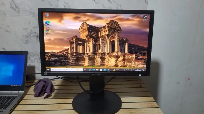 MONITOR 19 POLEGADAS PÉ ARTUCULADO 260$