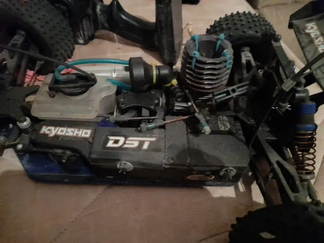 Carrinho RC Nitro Kyosho DST - Alta Performance