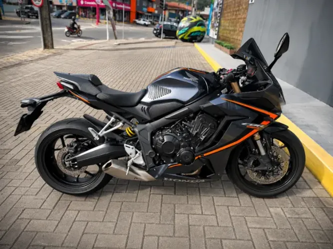 HONDA CBR 650R IMPECAVEL