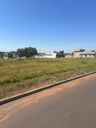 LOTE COND ROSA DE LEIRIA. Goiânira GO