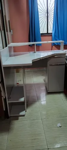 Escrivaninha kaspperbeg de canto R$" 150,00