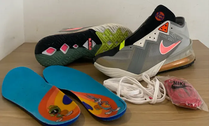 Tênis Nike LeBron 18 Low x Space Jam 'Bugs x Marvin'