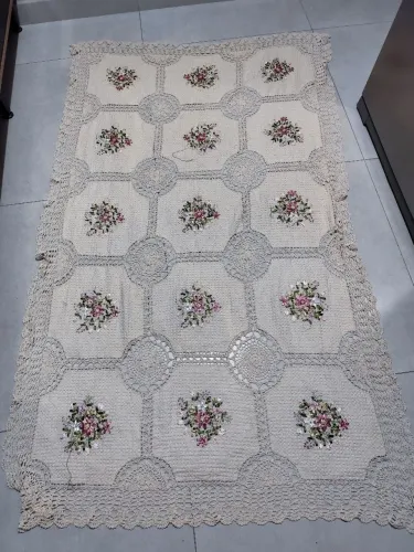 Toalha de crochê bordada 2x1,20