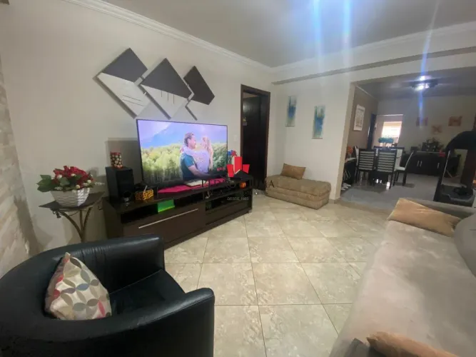 Casa Térrea 3 dormitórios e 4 vagas no Parque Boturussu - Ermelino Matarazzo