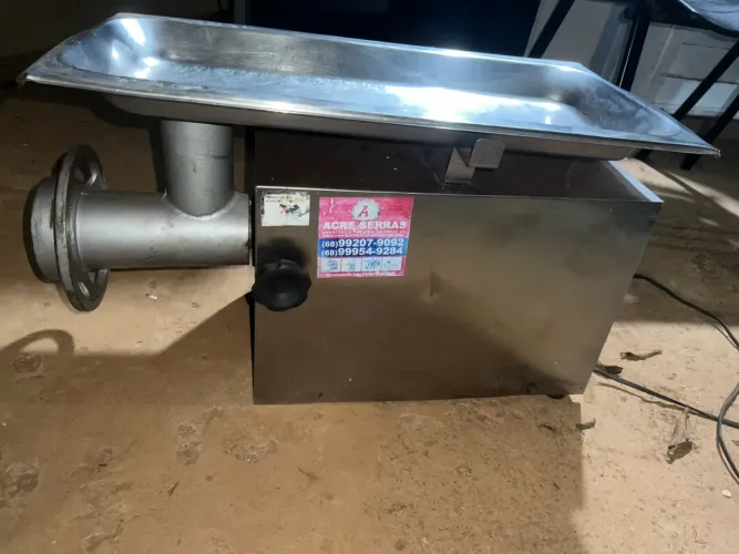 Vendo esse excelente moedor de carne.