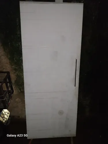 porta de correr em mdf com puxador e trilho medindo 2 x 80