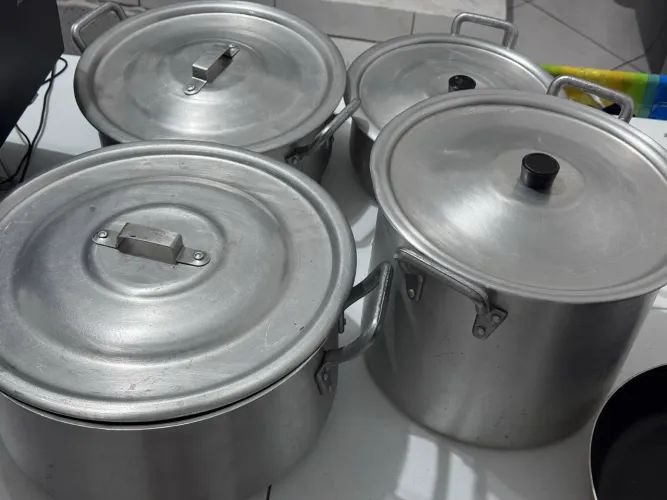 Panela industrial e utensílios para restaurante