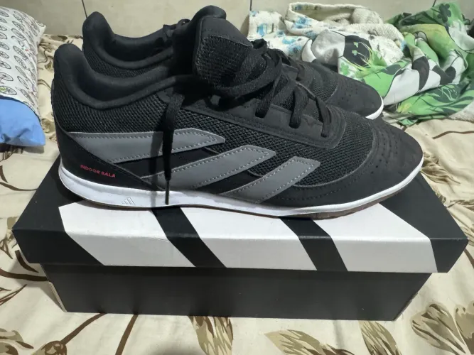 Tênis futsal adidas predador nº40 novinha 