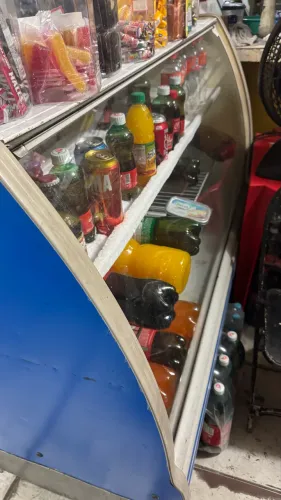 Vendo balcão expositor refrigerado em ótimo estado.
