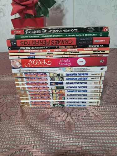 Lote de 18 mangás variados