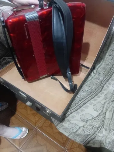 Vendo ACORDEON 80 baixo SCANDALLI