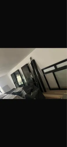 Vendendo no precinho pra sair rápido porta balcão e janela por R$1000