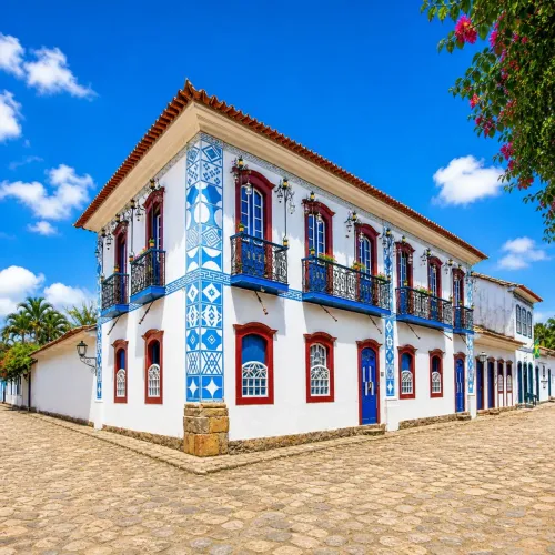 Sobrado para venda tem 650 metros quadrados com 5 quartos em Centro Histórico - Paraty - R