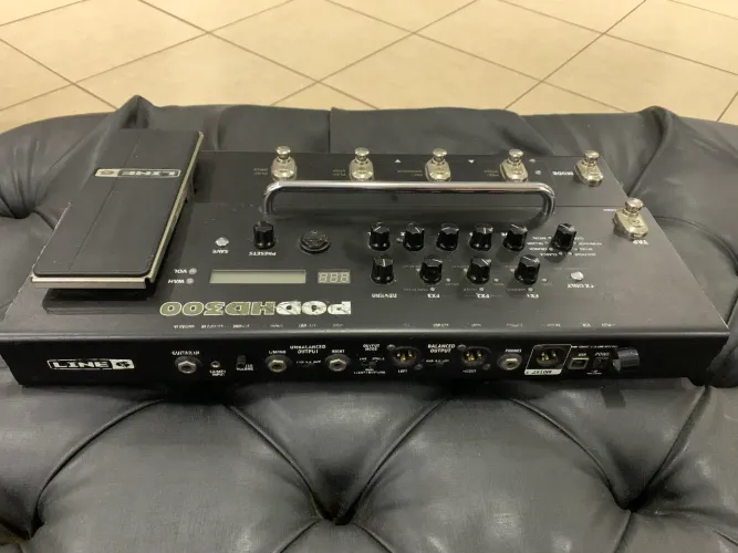 Pedaleira Line 6 POD HD300
