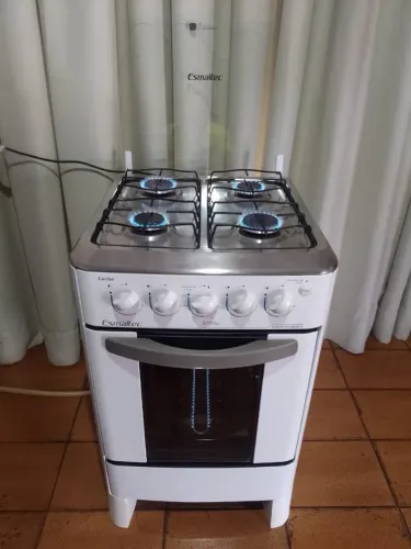 Fogão Esmaltec 4 bocas acendimento elétrico semi-novo