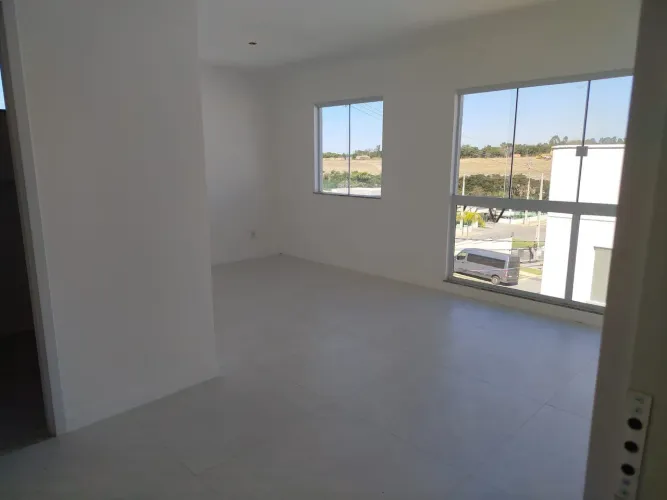 Alugo apartamento de 2/4, sendo 01 suíte no Condomínio Dona Miraí, bairro Candeias.