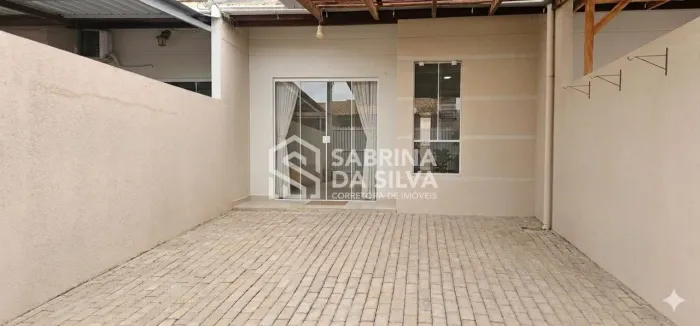 CASA NA VELHA CENTRAL COM CHURRASQUEIRA E POTENCIAL PARA 3º QUARTO