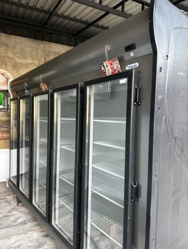 Expositor vertical Fricon 5 portas 220v